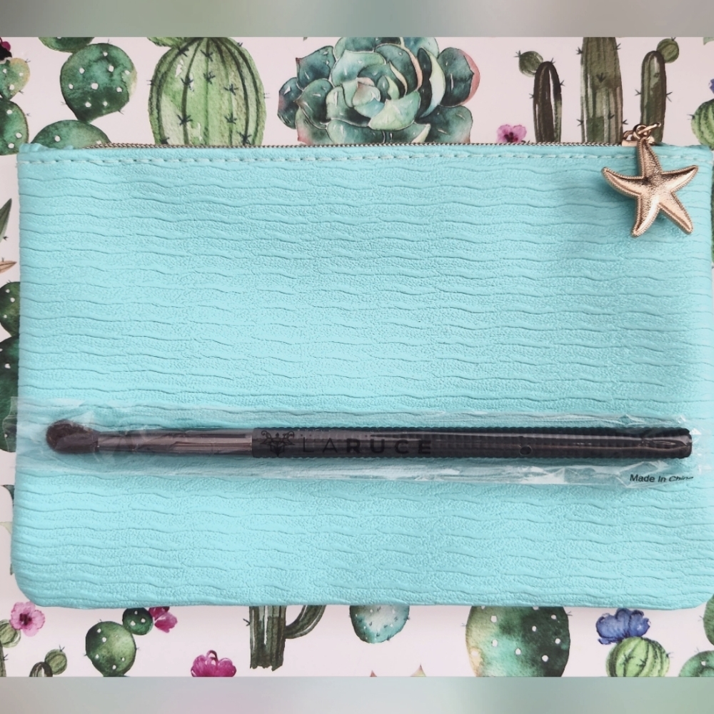 BUNDLE LARUCE Tapered Blending Brush LR007 + Ipsy Bag w/ Starfish Zipper Charm